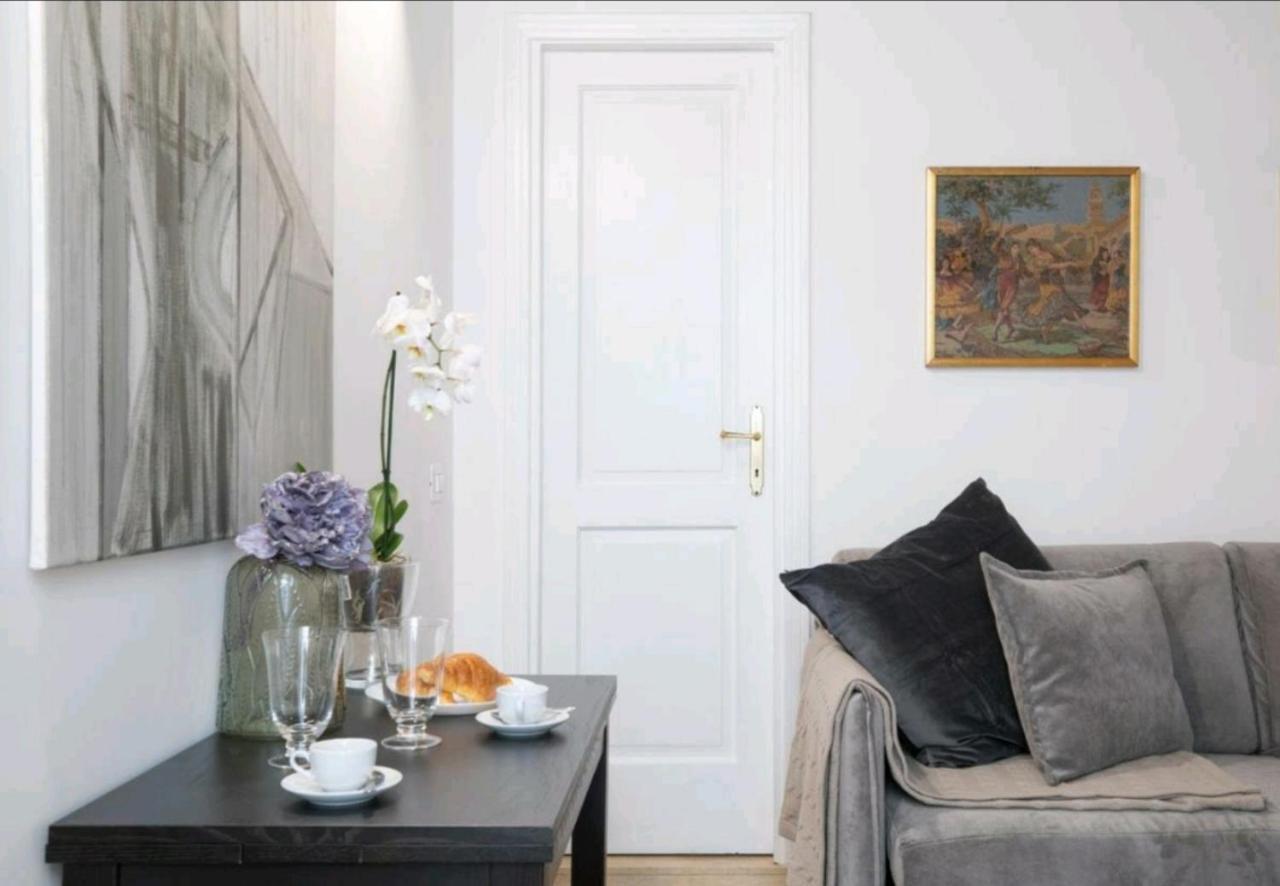 Spanish Modern Apartament Rome Extérieur photo